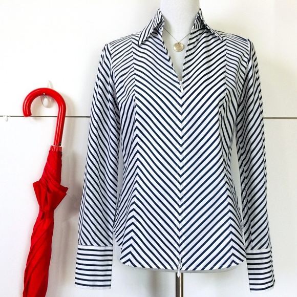 Saks Fifth Avenue Tops - Saks Fifth Avenue Sport Striped Blouse Top Sz 6